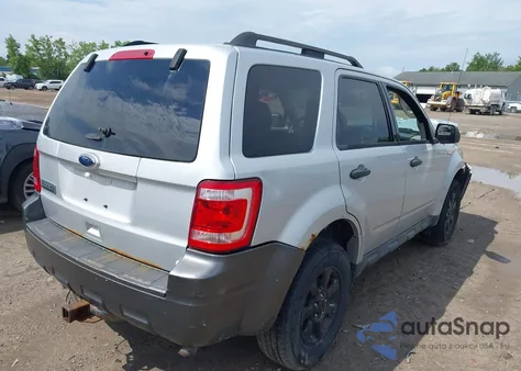 2012 Ford Escape Xlt z USA, uszkodzony, nr VIN 1FMCU9D75CKB92436